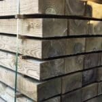 Traverses de pin paysagères bois de classe 4 chez Ozaé Graviers Déco