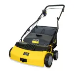 Brosse électrique avec bac de ramassage pour nettoyage extérieur chez Ozaé Graviers Déco