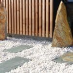 Graviers de chez Ozaé Graviers Déco. Parfait pour embellir vos massifs, vos jardins, vos tours de maison, vos allées de maison, etc. Plusieurs granulométries sont disponibles et plusieurs tonalité. Retrouvez tous nos graviers dans nos agences Ozaé Graviers Déco. Ozaé Graviers Déco Aubigny Ozaé Graviers Déco Les Sables d'Olonnes Ozaé Graviers Déco Les Herbiers Ozaé Graviers Déco Chantonnay Ozaé Graviers Déco Challans Ozaé Graviers Déco Angers Ozaé Graviers Déco Chateaubriant Ozaé Graviers Déco La Rochelle Ozaé Graviers Déco Laval Ozaé Graviers Déco Montélimar