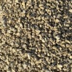 Explorez les Graviers Décoratifs Calcaire Dur d'Ozaé Graviers Déco, une solution idéale pour apporter robustesse et élégance à votre espace extérieur. Fabriqués à partir de calcaire dur, ces graviers offrent une résistance exceptionnelle aux intempéries et à l'usure, tout en ajoutant une touche naturelle à votre aménagement paysager. Leur texture unique et leur couleur naturelle créent un effet visuel attrayant, mettant en valeur la beauté de votre jardin ou de votre patio. En plus de leur aspect esthétique, les Graviers Décoratifs Calcaire Dur sont également pratiques et faciles à entretenir. Leur surface lisse permet un nettoyage simple et efficace, réduisant ainsi le temps et les efforts nécessaires pour maintenir votre extérieur propre et bien entretenu. Que ce soit pour créer des chemins, des terrasses ou des bordures de jardin, les possibilités d'utilisation des Graviers Décoratifs Calcaire Dur sont infinies. Leur polyvalence leur permet de s'adapter à différents styles d'aménagement paysager, des designs contemporains aux jardins traditionnels. Embellissez votre espace extérieur avec les Graviers Décoratifs Calcaire Dur et créez un environnement durable et esthétique où il fait bon se détendre et profiter de la nature.