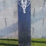 Découvrez la beauté intemporelle de la dalle Totem Ardoise, une option de revêtement idéale pour créer des aménagements extérieurs élégants et sophistiqués. Cette dalle combine la résistance de l'ardoise naturelle avec une esthétique moderne, ajoutant une touche de charme à vos allées, terrasses et jardins. Caractéristiques de la Dalle Totem Ardoise : Esthétique Authentique : L'ardoise naturelle confère à la dalle une apparence élégante et authentique, créant un contraste visuel unique. Robustesse Supérieure : Fabriquée pour résister aux conditions climatiques et à l'usure quotidienne, cette dalle est conçue pour durer. Installation Pratique : Les dimensions optimales de la dalle facilitent l'installation, vous permettant de réaliser vos projets rapidement. Ajoutez une touche de sophistication à vos espaces extérieurs avec la dalle Totem Ardoise, disponible chez Ozaé Graviers Déco. Créez des environnements extérieurs exceptionnels en combinant l'esthétique naturelle de l'ardoise avec la durabilité d'une dalle de qualité.