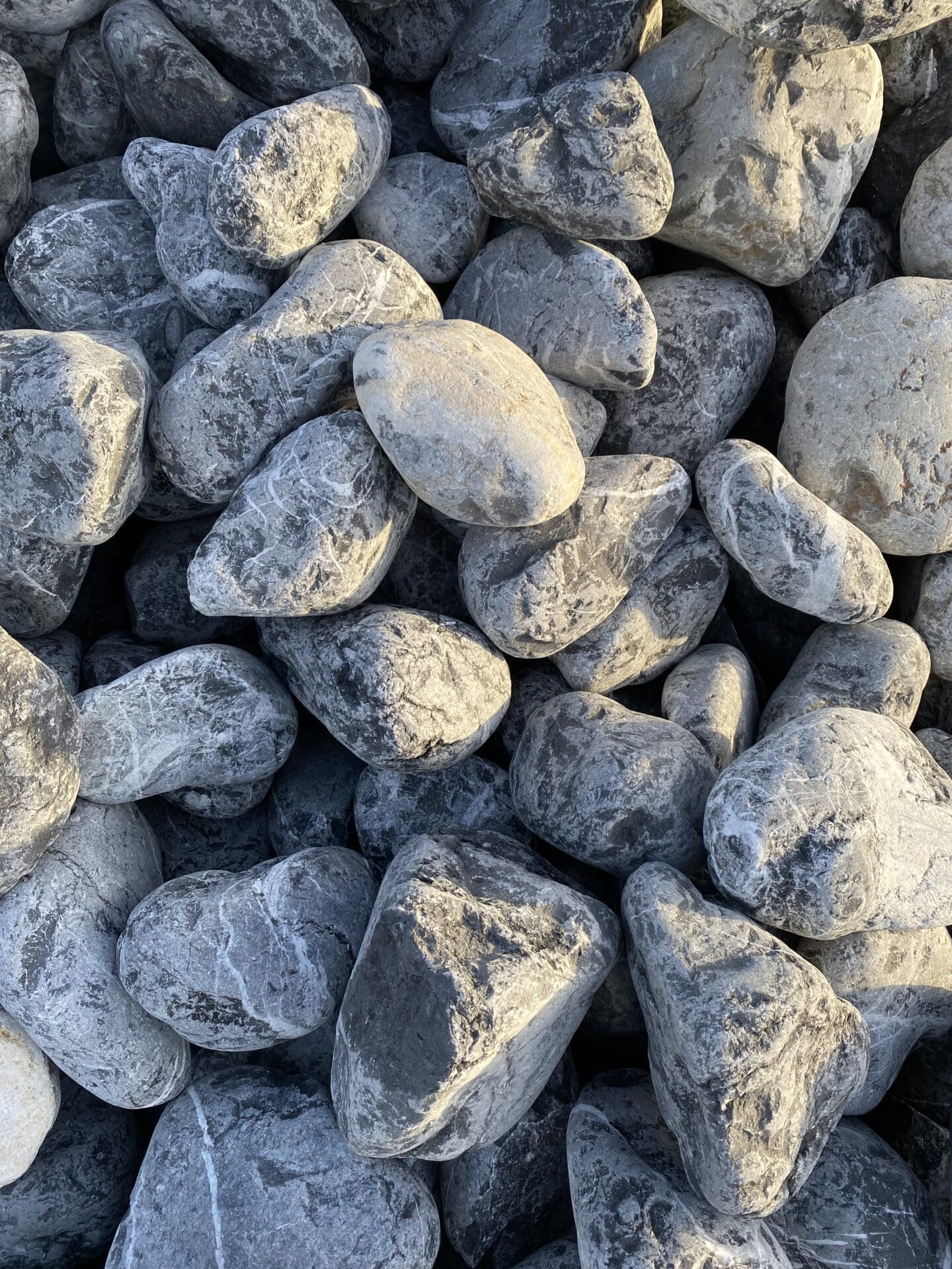 Galets Noirs Veinés Blancs Galets Noirs Veinés Blancs - Ozaé Graviers Déco