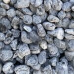 Galets Noirs Veinés Blancs 4 Galets Noirs Veinés Blancs - Ozaé Graviers Déco