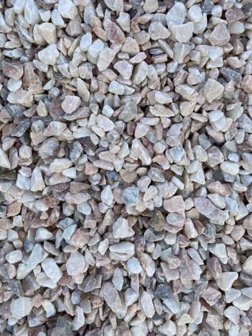Graviers de chez Ozaé Graviers Déco. Parfait pour embellir vos massifs, vos jardins, vos tours de maison, vos allées de maison, etc. Plusieurs granulométries sont disponibles et plusieurs tonalité. Retrouvez tous nos graviers dans nos agences Ozaé Graviers Déco. Ozaé Graviers Déco Aubigny Ozaé Graviers Déco Les Sables d'Olonnes Ozaé Graviers Déco Les Herbiers Ozaé Graviers Déco Chantonnay Ozaé Graviers Déco Challans Ozaé Graviers Déco Angers Ozaé Graviers Déco Chateaubriant Ozaé Graviers Déco La Rochelle Ozaé Graviers Déco Laval Ozaé Graviers Déco Montélimar