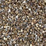 Découvrez les Graviers Décoratifs Ocre d'Ozaé Graviers Déco, une solution parfaite pour ajouter une touche de chaleur et d'élégance à votre espace extérieur. Ces graviers de haute qualité offrent une teinte ocre naturelle qui s'harmonise magnifiquement avec divers styles de jardin. Leur couleur chaleureuse crée une atmosphère accueillante et apaisante, parfaite pour se détendre en plein air ou accueillir des invités. Nos Graviers Décoratifs Ocre sont soigneusement sélectionnés pour leur uniformité de taille et de couleur, garantissant un aspect esthétique cohérent dans votre aménagement paysager. Leur polyvalence leur permet de s'adapter à une multitude d'utilisations, que ce soit pour créer des allées, délimiter des zones de plantation ou simplement ajouter des touches décoratives autour de votre jardin. En plus de leur beauté naturelle, nos Graviers Décoratifs Ocre sont également faciles à entretenir. Leur entretien minimal vous permet de profiter pleinement de votre jardin sans avoir à vous soucier de tâches laborieuses. Résistants aux intempéries, ces graviers conservent leur éclat au fil du temps, assurant ainsi une beauté durable à votre espace extérieur. Embellissez votre jardin dès aujourd'hui avec les Graviers Décoratifs Ocre d'Ozaé Graviers Déco et créez un environnement extérieur accueillant et élégant dont vous pourrez profiter pendant de nombreuses années à venir.