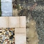 Découvrez la sophistication des pavés Kairos proposés par Ozaé Graviers Déco. Idéaux pour ajouter une touche d'élégance intemporelle à vos aménagements extérieurs. Les pavés Kairos se démarquent par leur design raffiné et leur qualité exceptionnelle. Leur surface lisse et leurs lignes équilibrées en font un choix parfait pour créer des allées, des terrasses ou des espaces de détente élégants. Grâce à leur durabilité et à leur résistance aux intempéries, ils conservent leur beauté intacte année après année. Transformez votre espace extérieur en un havre de paix avec les pavés Kairos d'Ozaé Graviers Déco.