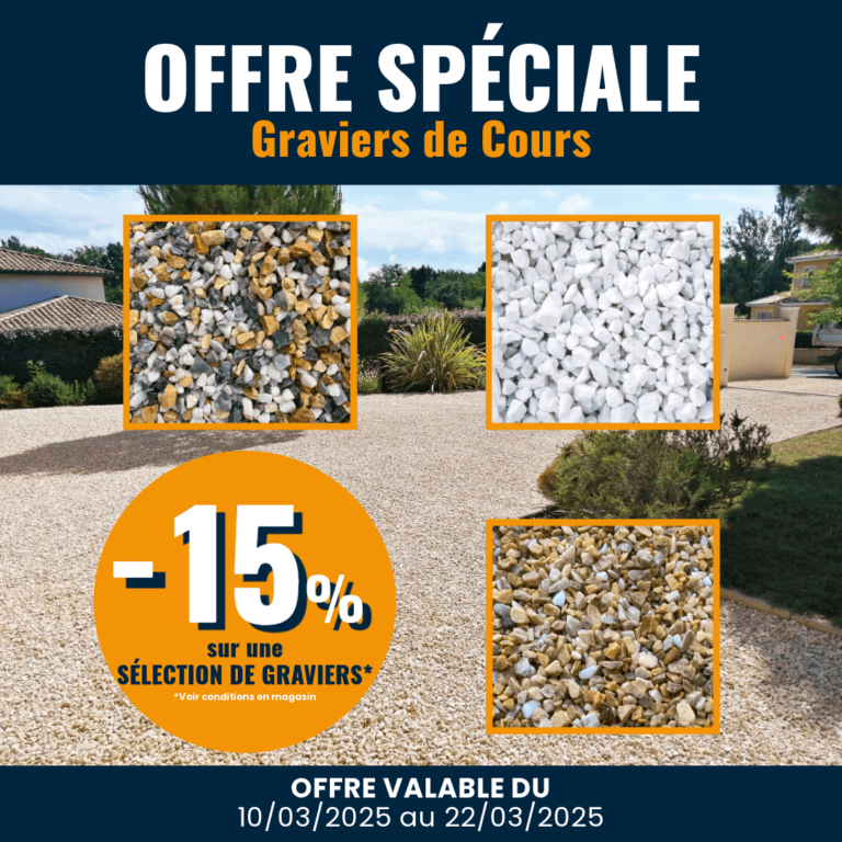 Graviers décoratifs en cours de pose dans une allée de jardin, mettant en valeur leur texture et leur couleur naturelle.