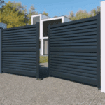 Portail Battants Aluminium GENÈVE Ozaé Graviers Déco, portail plein et moderne pour entrée sécurisée