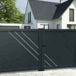 Portail Battants Aluminium PORTO Ozaé Graviers Déco, portail ajouré design et sans entretien