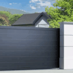 Portail Coulissant Aluminium LONDRE Ozaé Graviers Déco, portail plein moderne et sans entretien