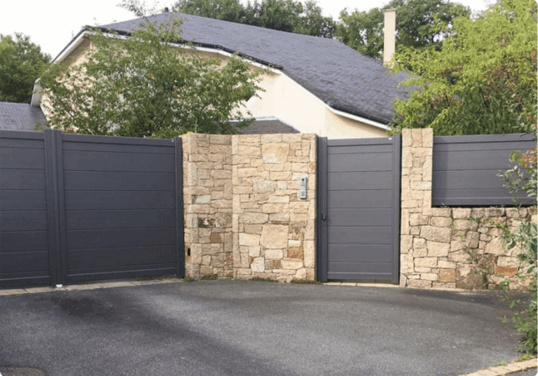 Portillon Aluminium LONDRE Ozaé Graviers Déco, portillon plein moderne et sans entretien