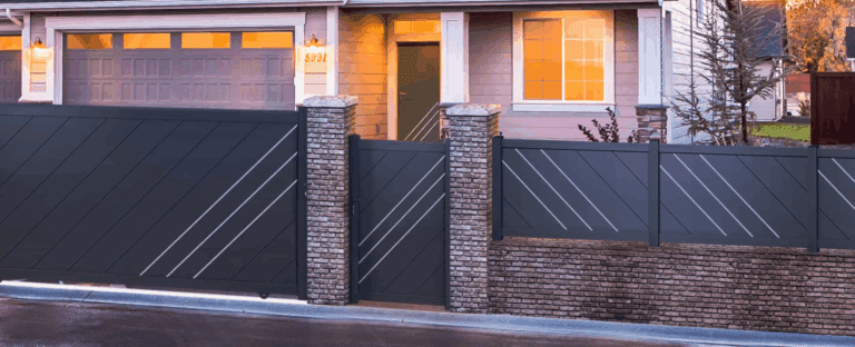 Portillon Aluminium PORTO Ozaé Graviers Déco, portillon moderne ajouré pour entrée extérieure