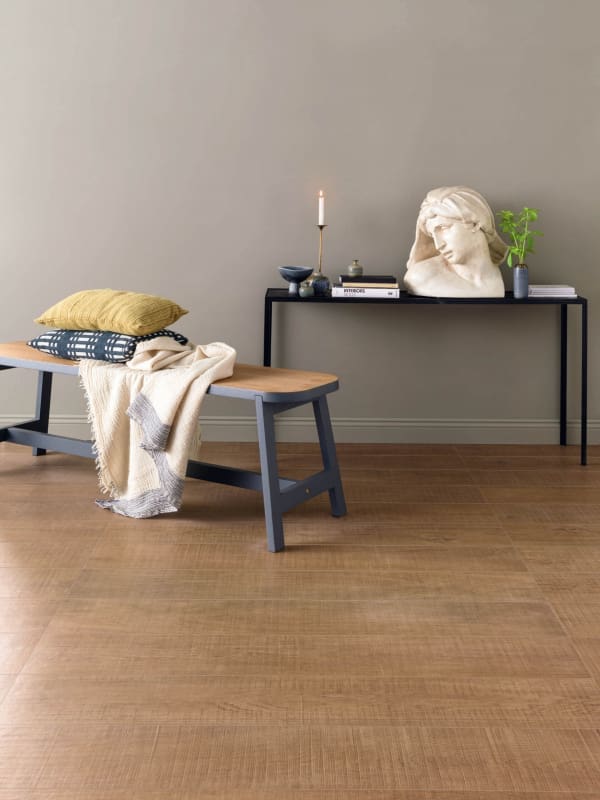 Dalle Céramique Arthis – Natur – Ozaé Graviers Déco Dalle Céramique Arthis Natur Ozaé Graviers Déco, effet bois naturel chêne, grès cérame extérieur antidérapant