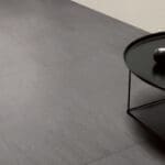 Dalle Céramique E.MOTIONS - Trendy Black, teinte noire effet pierre contemporaine – Ozaé Graviers Déco