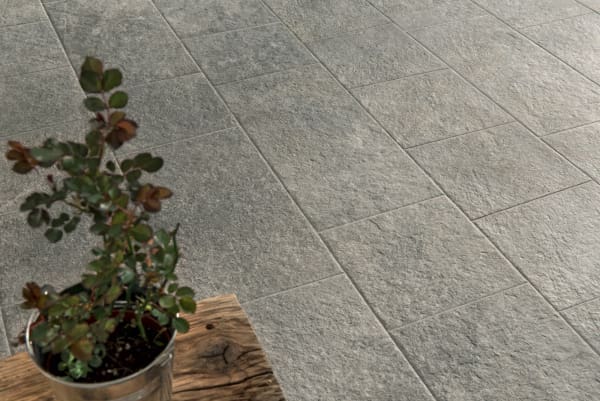 Dalle Céramique EIKON – Aeras – Ozaé Graviers Déco Dalle Céramique EIKON - Aeras, teinte gris clair effet pierre naturelle – Ozaé Graviers Déco