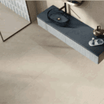 Dalle Céramique JOIN - Candle 2 Dalle Céramique JOIN - Candle, teinte beige clair effet béton ciré – Ozaé Graviers Déco