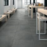 Dalle Céramique NOVEMBER Wind Ozaé Graviers Déco, effet minéral gris foncé antidérapant pour terrasse extérieure