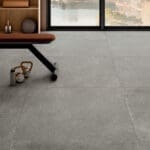 Dalle Céramique RESTONE Icelandic Ozaé Graviers Déco, effet pierre grise, éco-conçue et antidérapante pour extérieur moderne