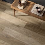 Dalle Céramique GYLIANE Sawdust Ozaé Graviers Déco, dalle effet bois beige foncé antidérapante pour extérieur