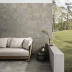 Dalle Céramique SHAPES OF ITALY - Monviso 2 Dalle Céramique SHAPES OF ITALY - Monviso teinte pierre gris clair – Ozaé Graviers Déco