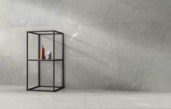 Dalle Céramique SHAPES OF ITALY – Sestriere – Ozaé Graviers Déco Dalle Céramique SHAPES OF ITALY - Sestriere finition pierre grise naturelle – Ozaé Graviers Déco