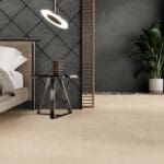 Dalle Céramique SLAB2 - Khaki 2 Dalle Céramique SLAB2 - Khaki, teinte sable claire et naturelle pour extérieur moderne – Ozaé Graviers Déco
