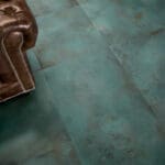 Dalle Céramique ALCHEMY - Mint 3 Dalle Céramique Alchemy Mint Ozaé Graviers Déco, effet métal vert oxydé, grès cérame antidérapant pour terrasse design