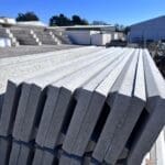 Plaque de Soubassement Béton Demi Chaperon - Ozaé Graviers Déco pour clôtures rigides