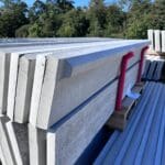 Plaque de Soubassement Béton Demi Chaperon - Ozaé Graviers Déco pour clôtures rigides