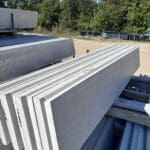 Plaque de Soubassement Béton Demi Chaperon - Ozaé Graviers Déco pour clôtures rigides