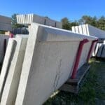 Plaque de Soubassement Béton Demi Chaperon - Ozaé Graviers Déco pour clôtures rigides