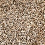 Graviers Provence décoratifs pour allées, massifs ou bordures. Une touche naturelle et chaleureuse avec Ozaé Graviers Déco.