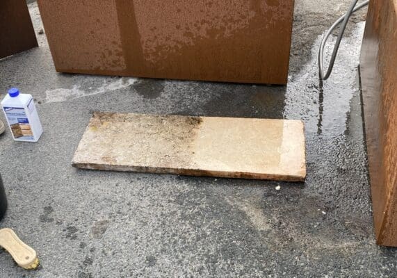 Nettoyant extérieur Lithofin MN offert pour l’entretien des terrasses et allées